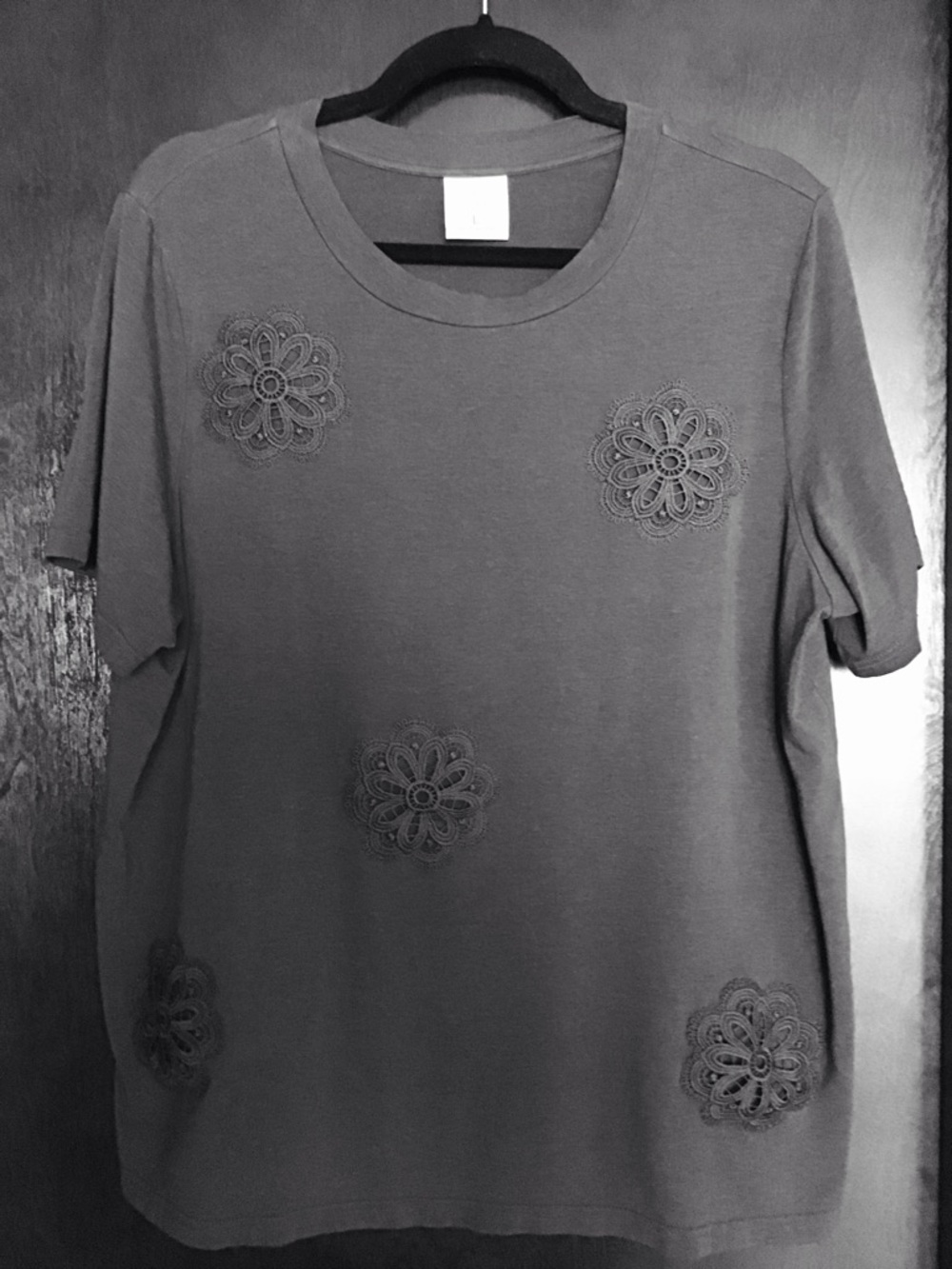 Laurie Felt Gray Dark Short Sleeve Top with Floral Appliqués